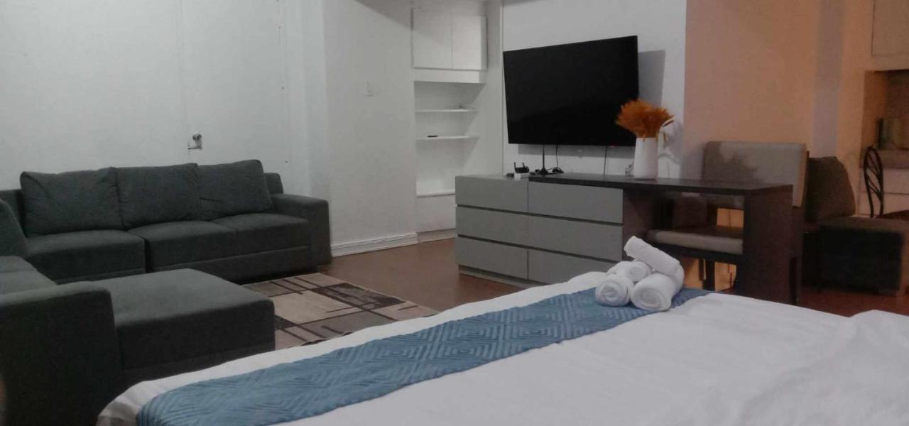 Accommodation Services Makati City Екстер'єр фото